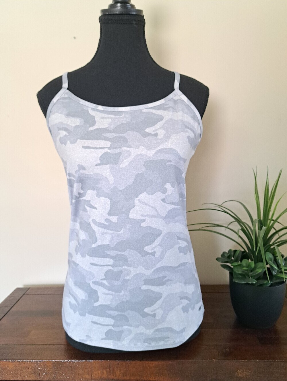 Athletic Works Gray Camo Tank Top  Women's Size Medium Activewear Workout Sporty